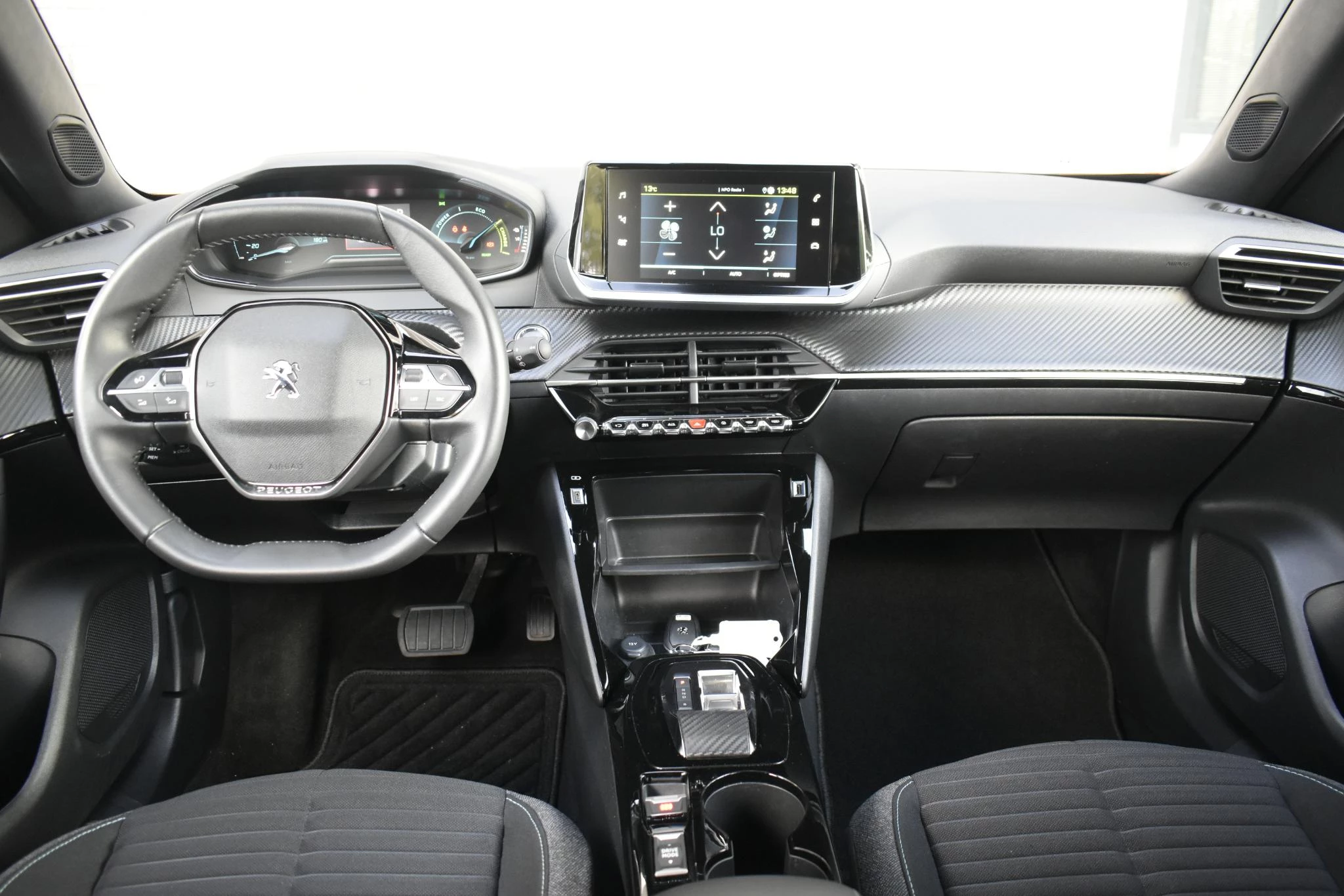 Hoofdafbeelding Peugeot e-2008