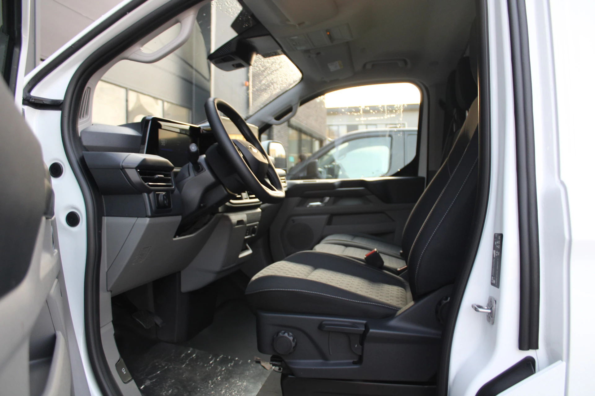 Hoofdafbeelding Ford E-Transit Custom