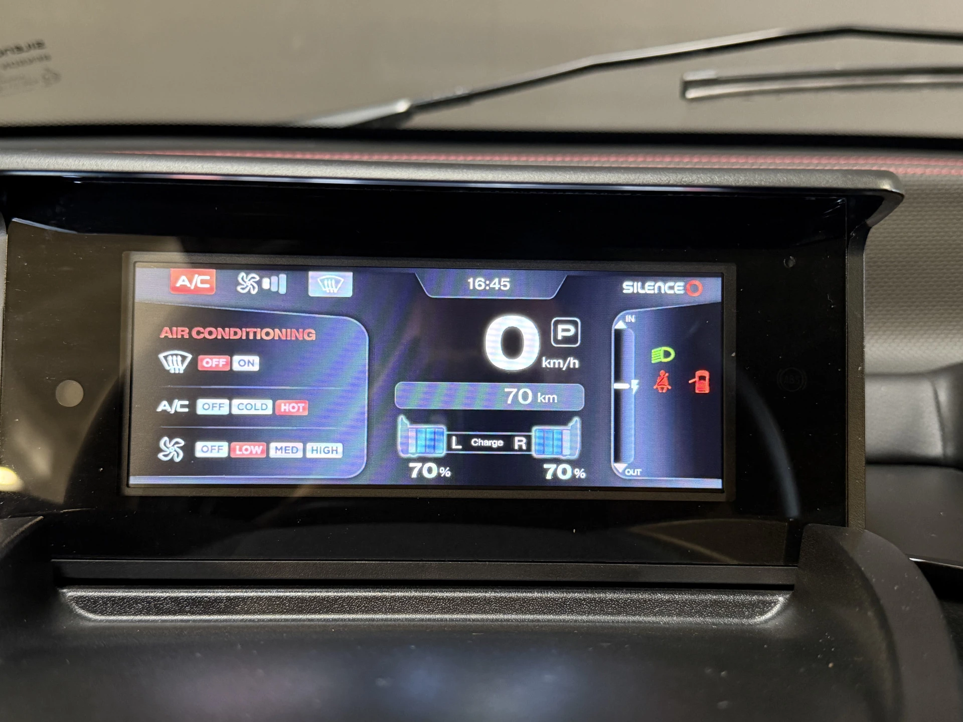 Hoofdafbeelding Silence S04