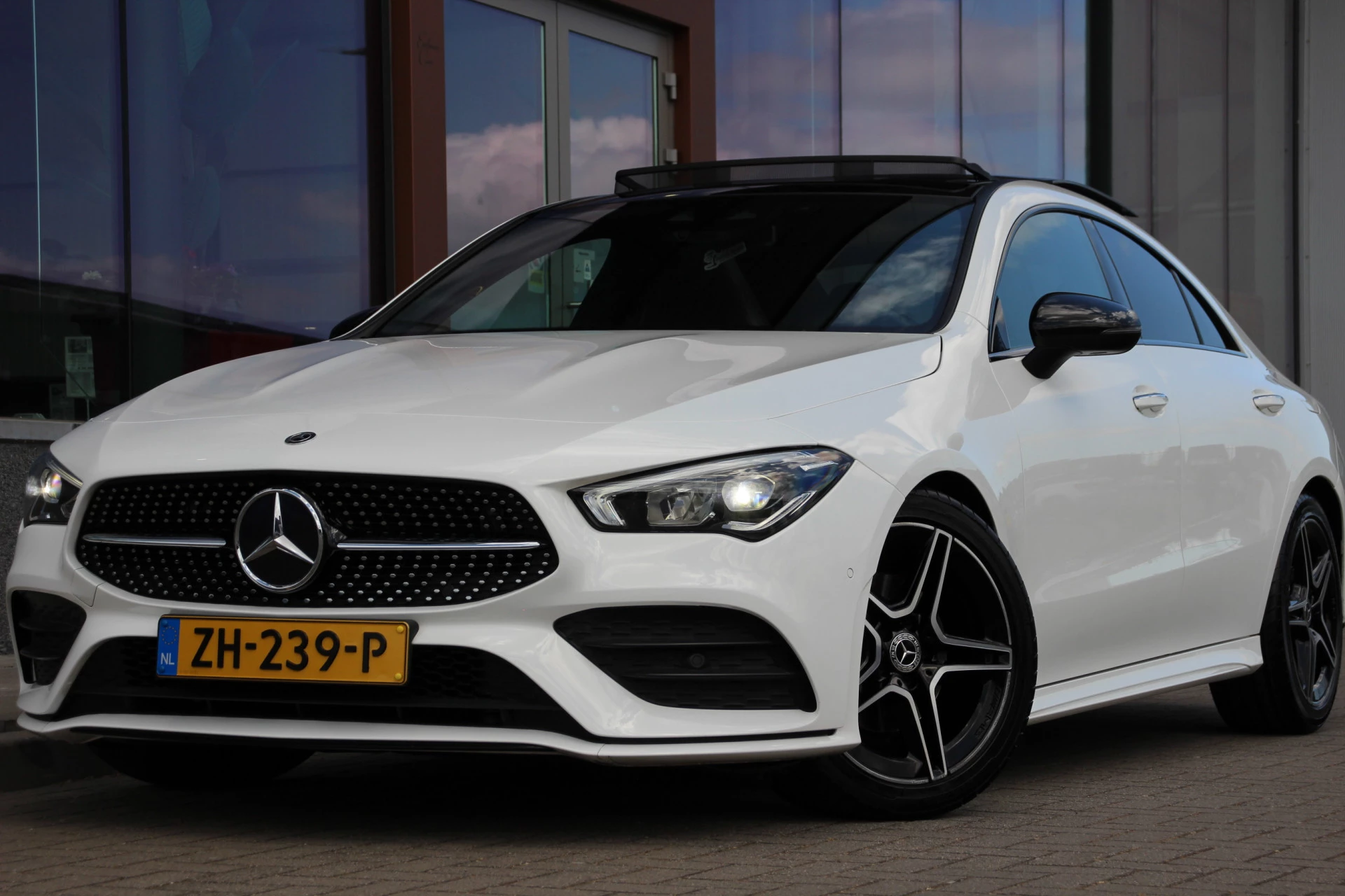 Hoofdafbeelding Mercedes-Benz CLA