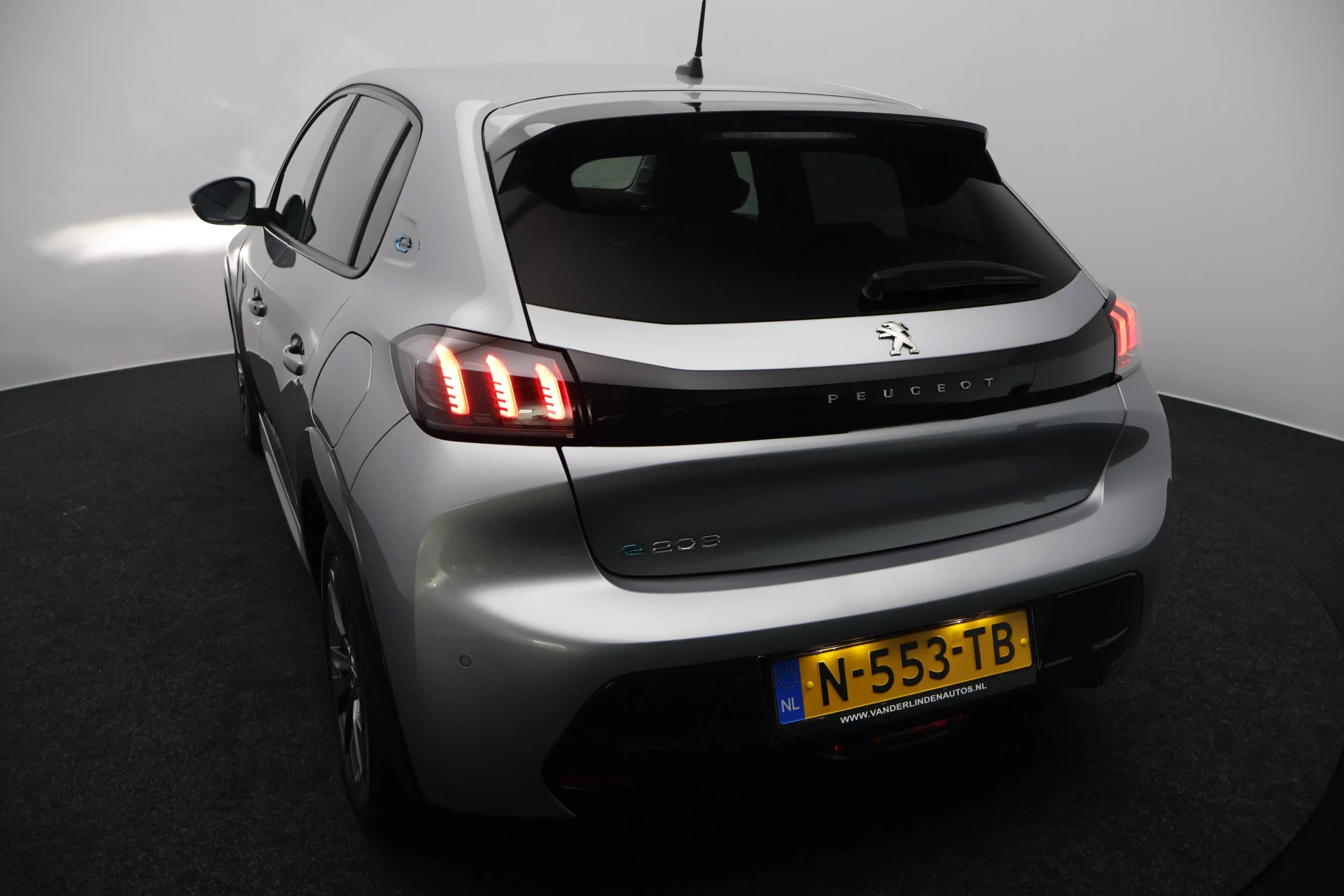 Hoofdafbeelding Peugeot e-208