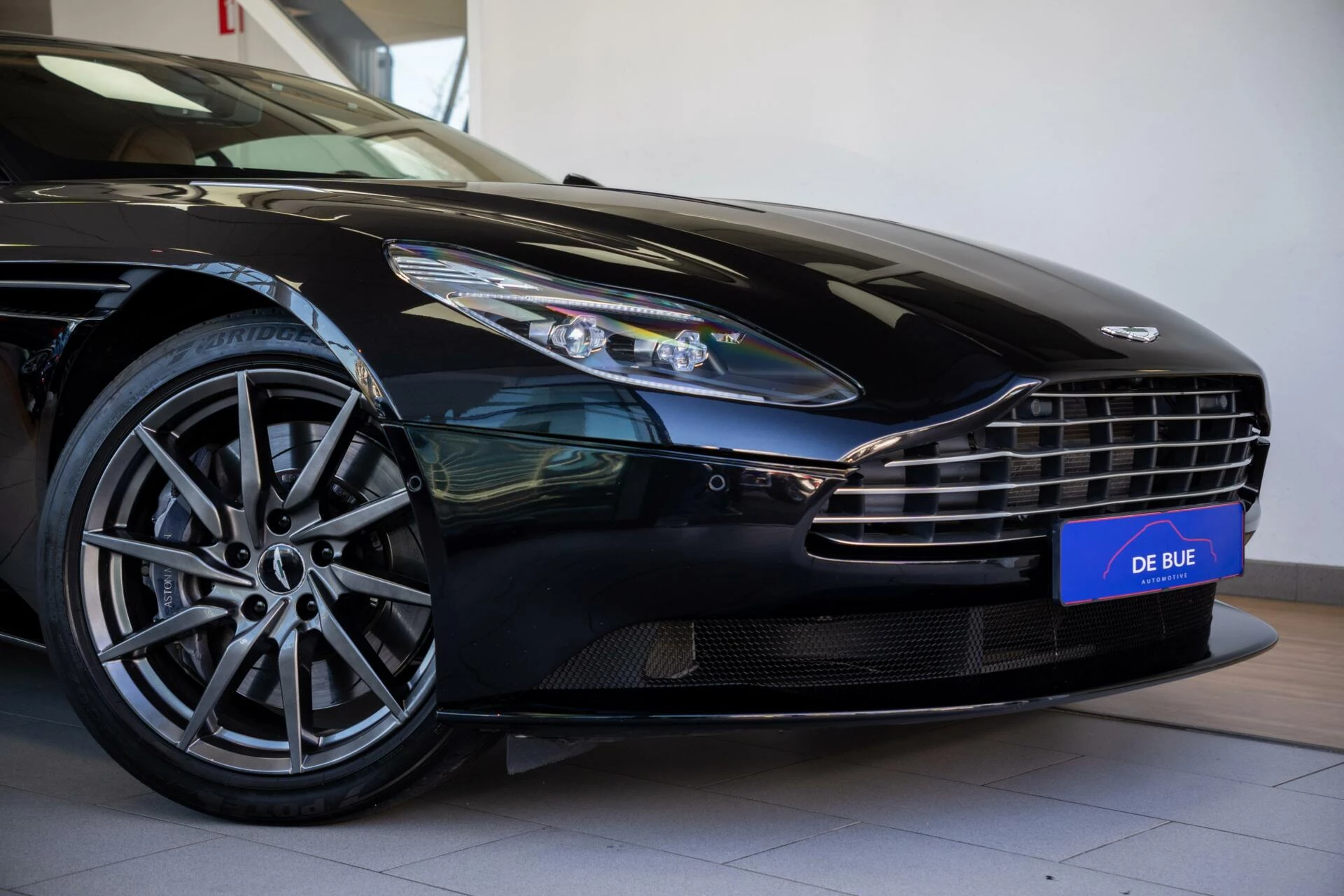 Hoofdafbeelding Aston Martin DB11
