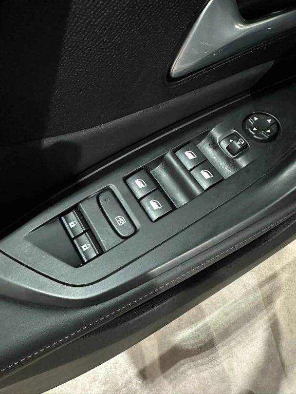 Hoofdafbeelding Peugeot e-308