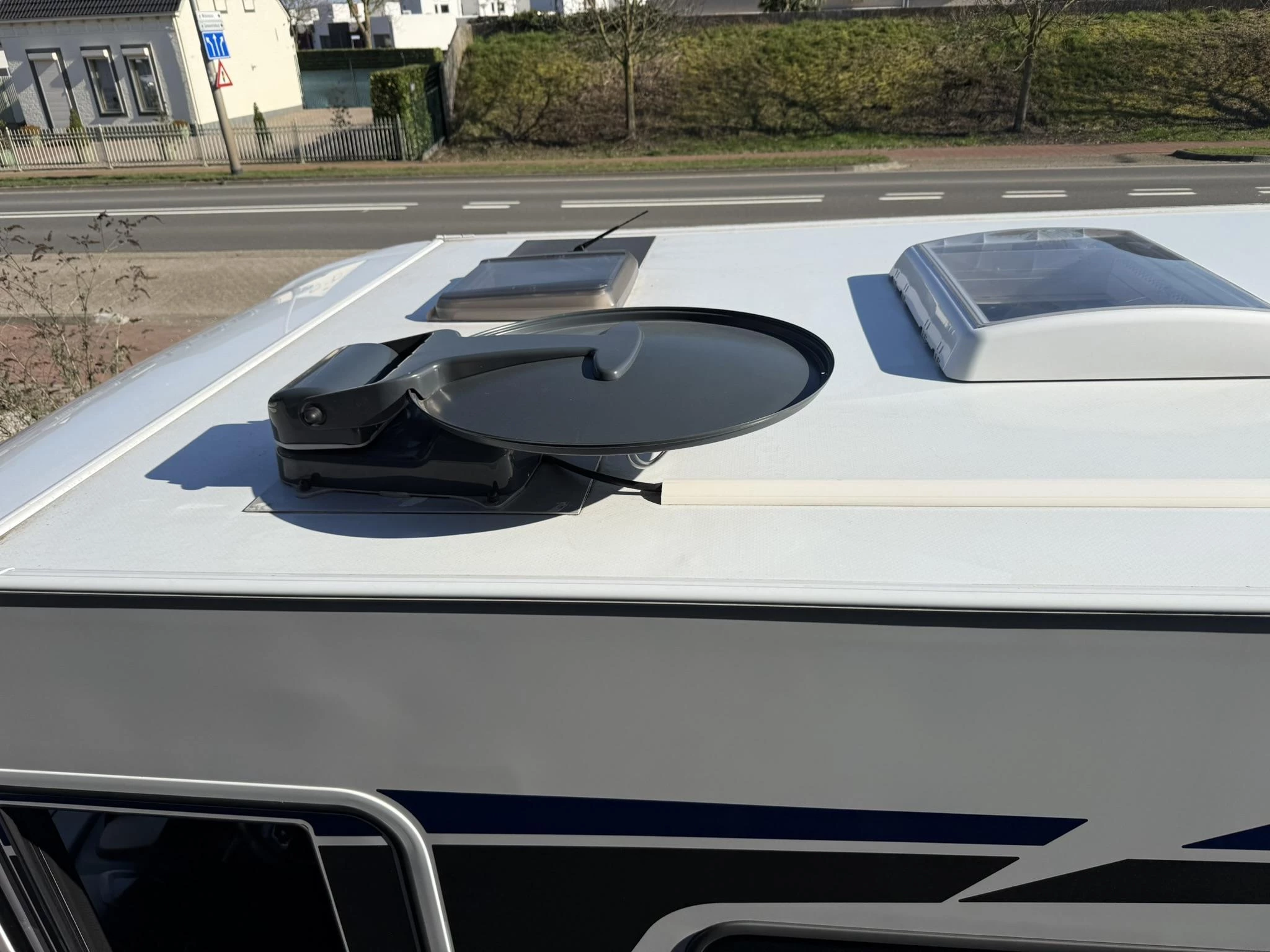 Hoofdafbeelding Knaus R12 700 MEG Live 3300Km. Nieuwstaat, zeer compleet