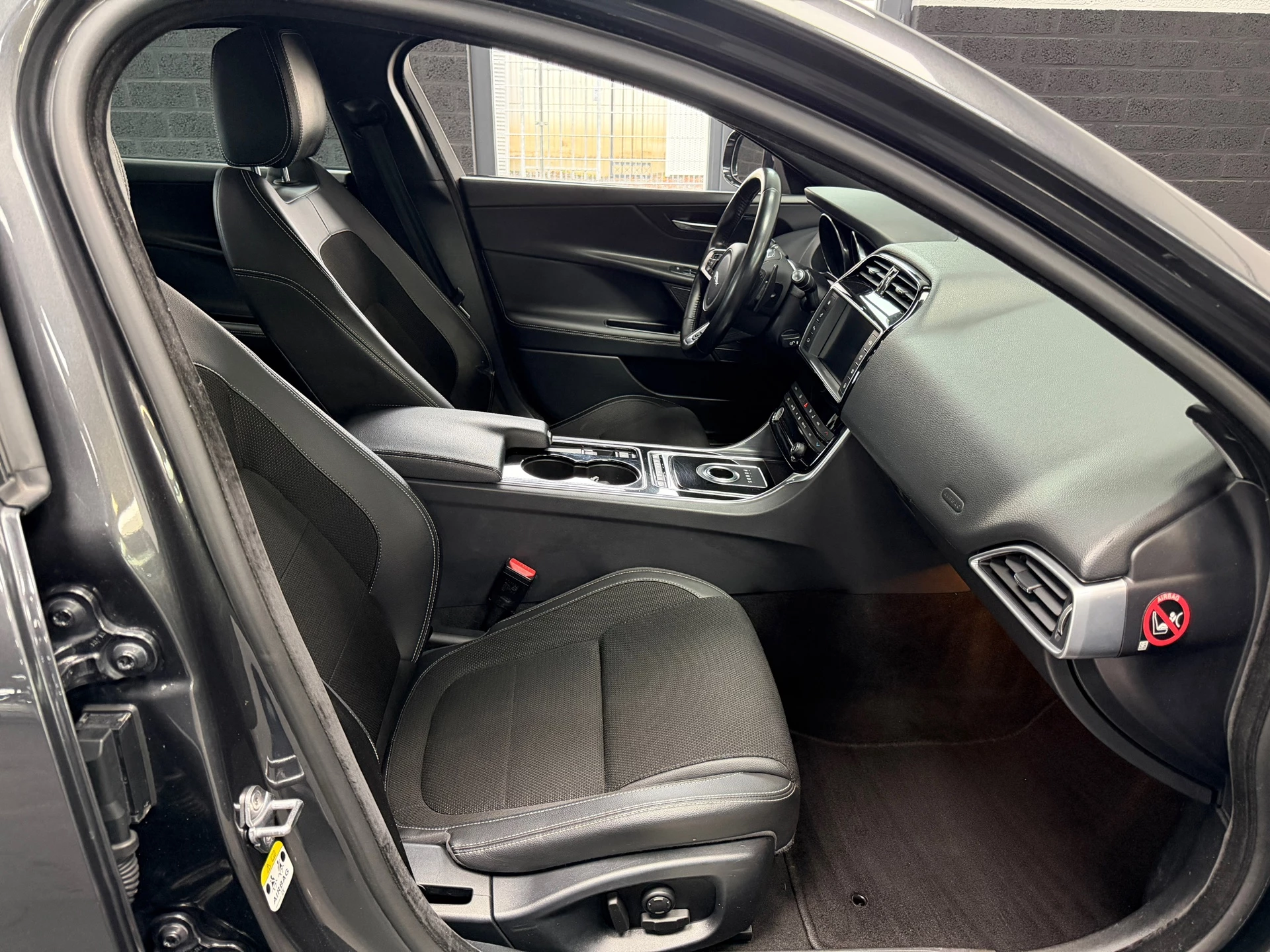 Hoofdafbeelding Jaguar XE