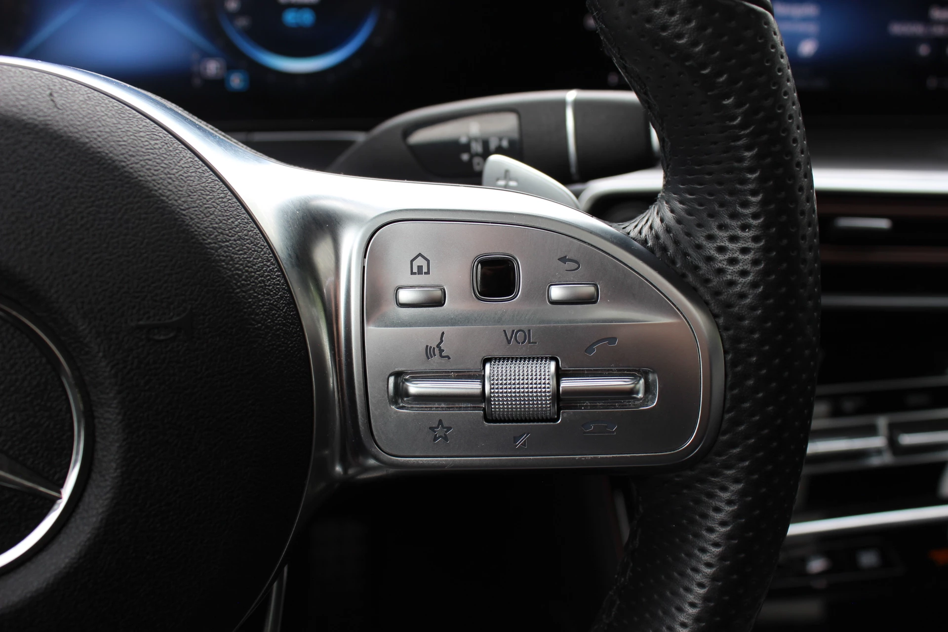 Hoofdafbeelding Mercedes-Benz EQC