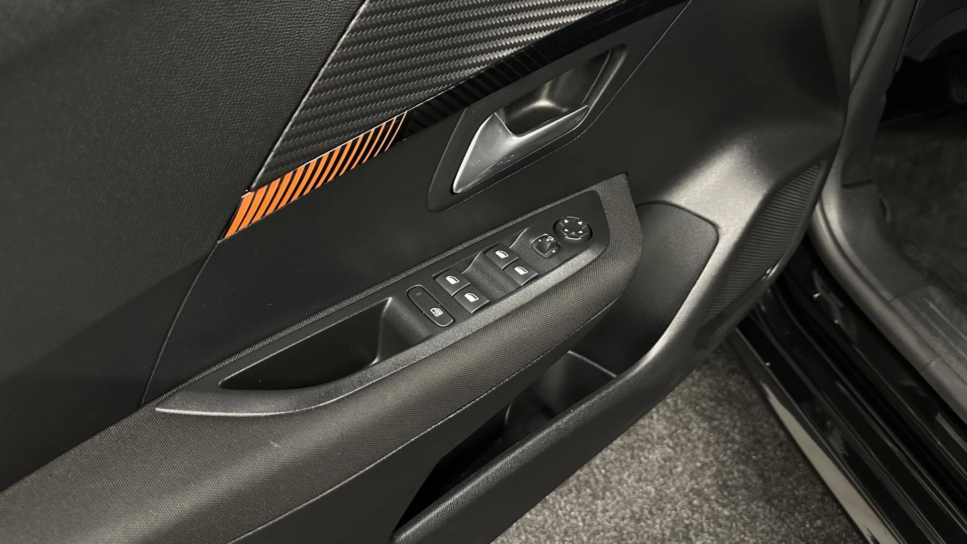 Hoofdafbeelding Peugeot e-208