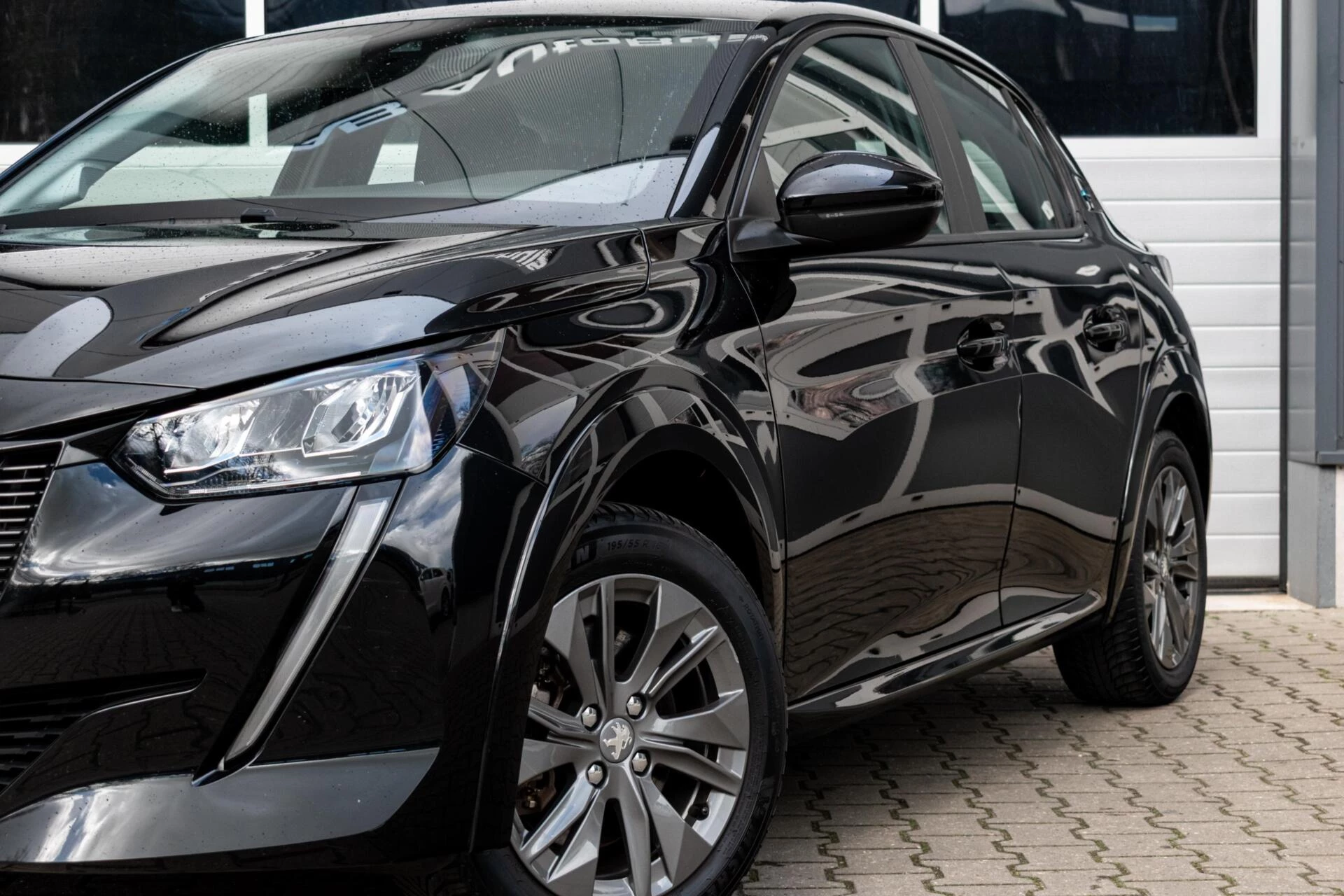 Hoofdafbeelding Peugeot e-208