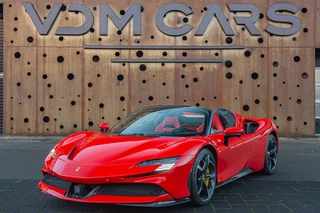 Hoofdafbeelding Ferrari SF90 Spider Ferrari SF90 Spider 4.0 V8 | CARBON | FULL PPF | ADAS FULL | VENT SEATS |