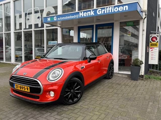Hoofdafbeelding MINI 5-deurs MINI 5-deurs Cooper 1.5 Cooper Automaat I Navigatie I Panoramadak I LED I PDC