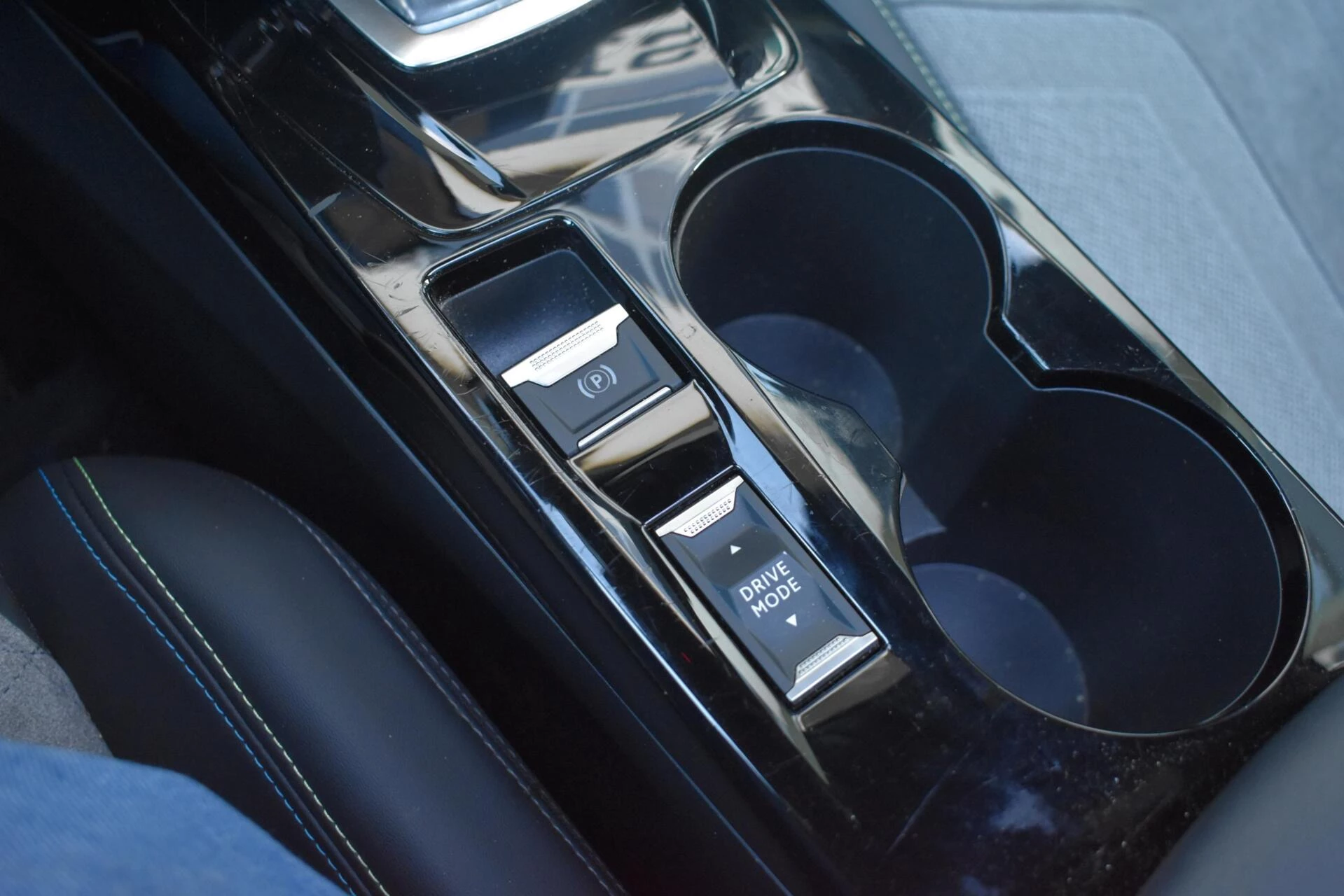 Hoofdafbeelding Peugeot e-2008