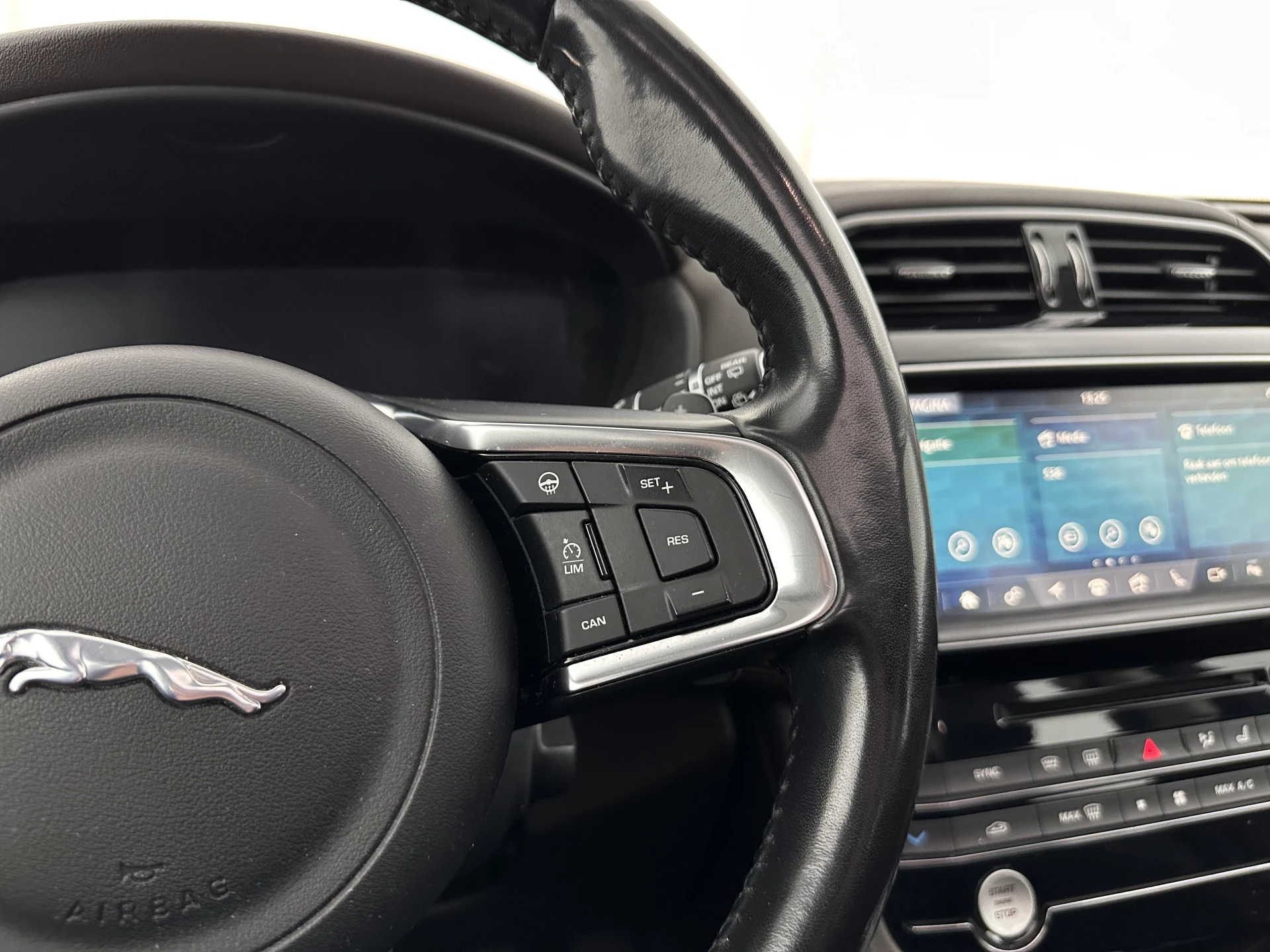 Hoofdafbeelding Jaguar F-PACE