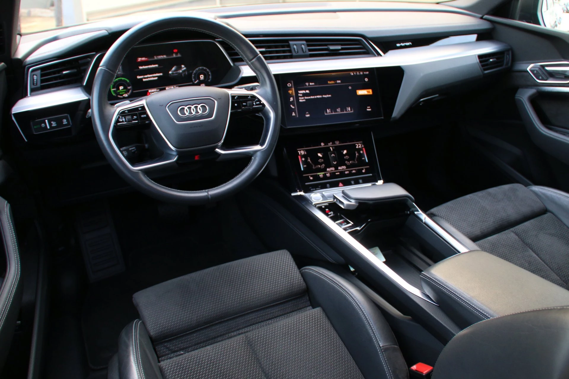 Hoofdafbeelding Audi e-tron