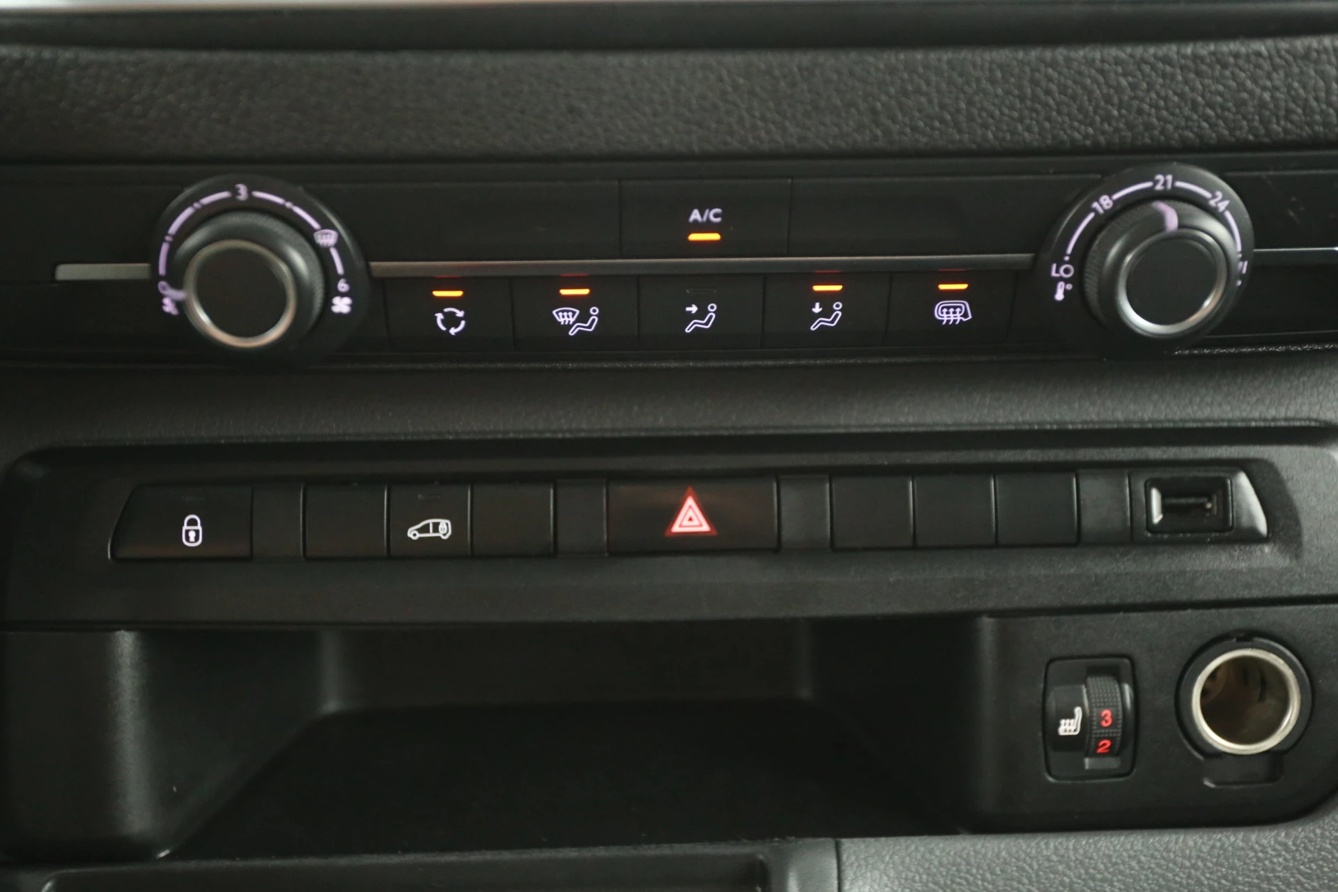 Hoofdafbeelding Peugeot e-Expert