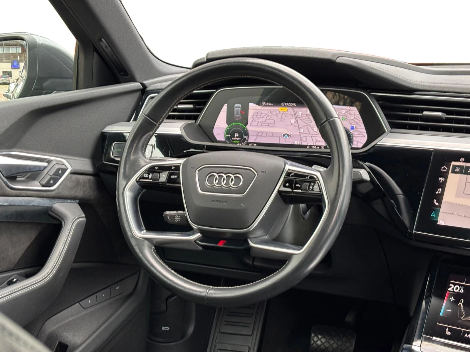 Hoofdafbeelding Audi e-tron