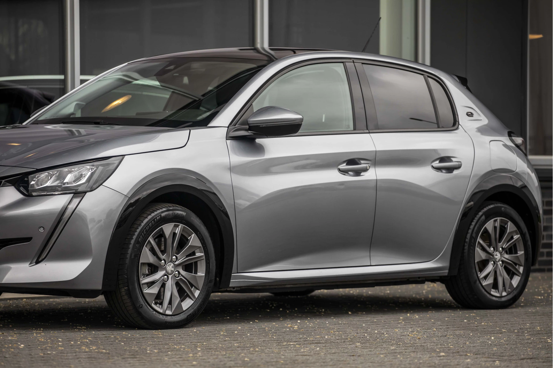 Hoofdafbeelding Peugeot e-208