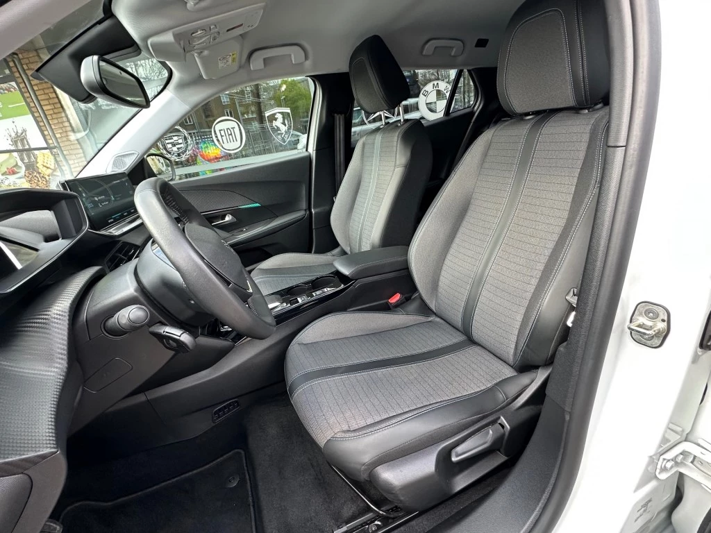 Hoofdafbeelding Peugeot e-2008