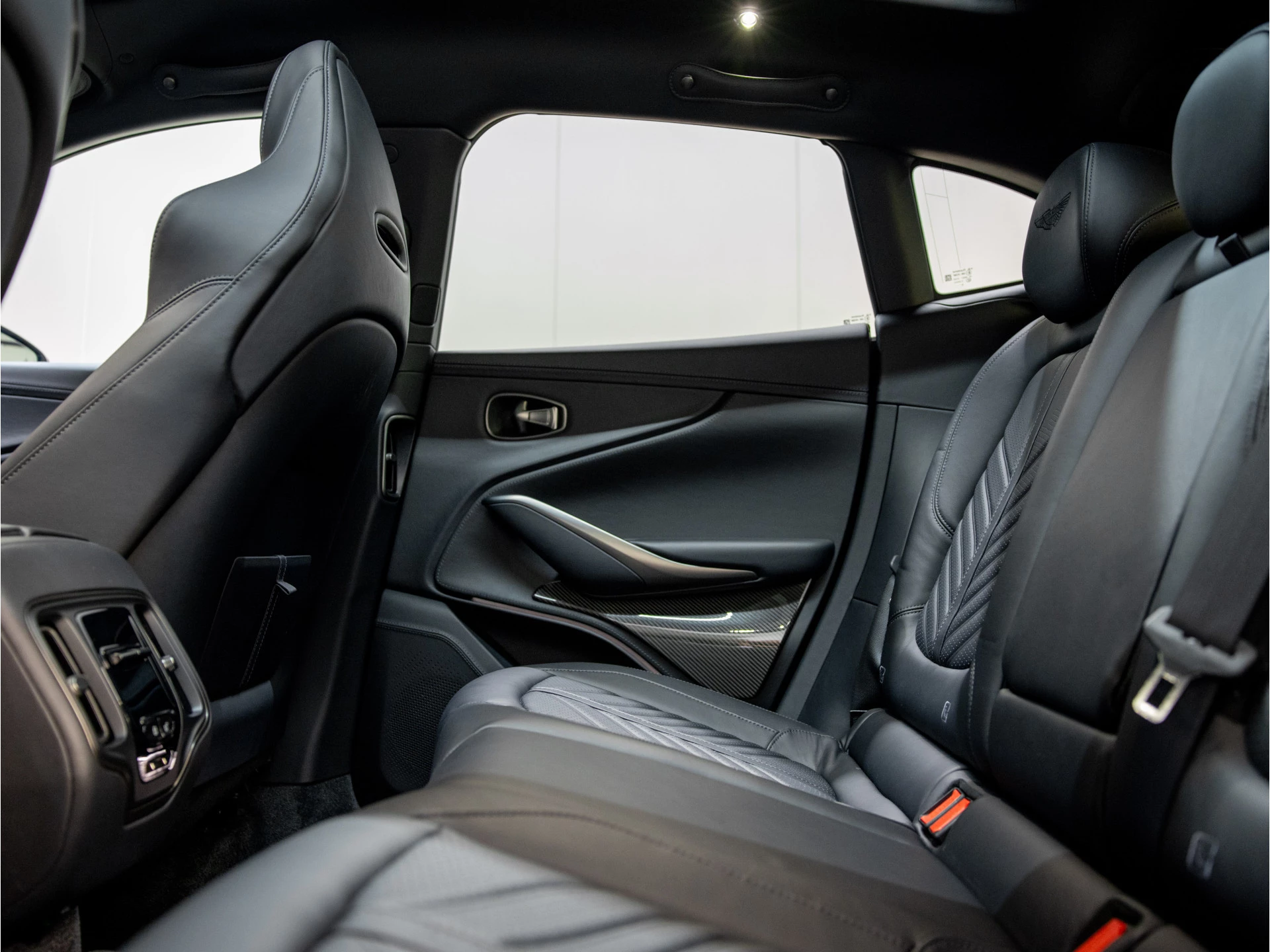 Hoofdafbeelding Aston Martin DBX