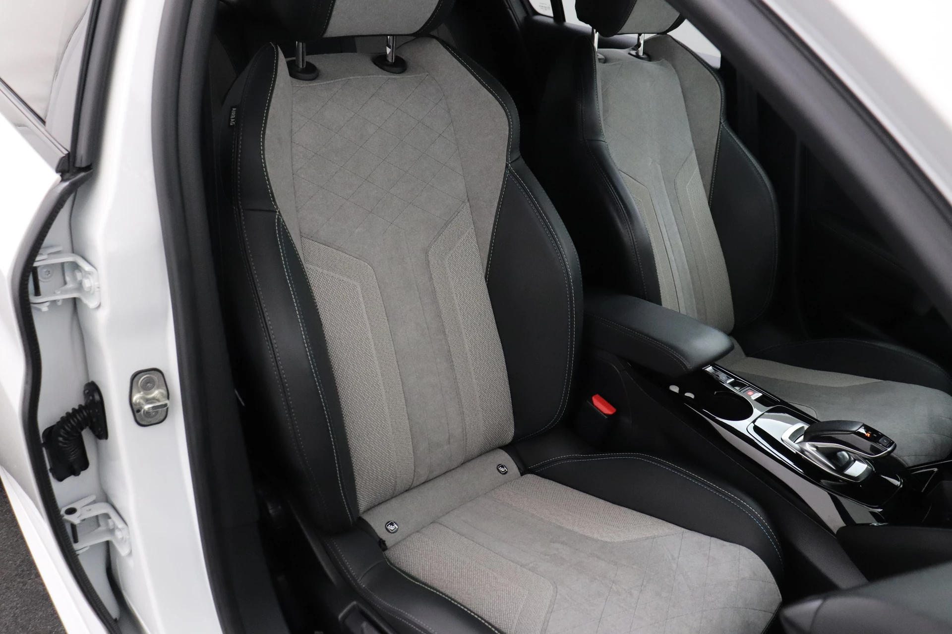 Hoofdafbeelding Peugeot e-208