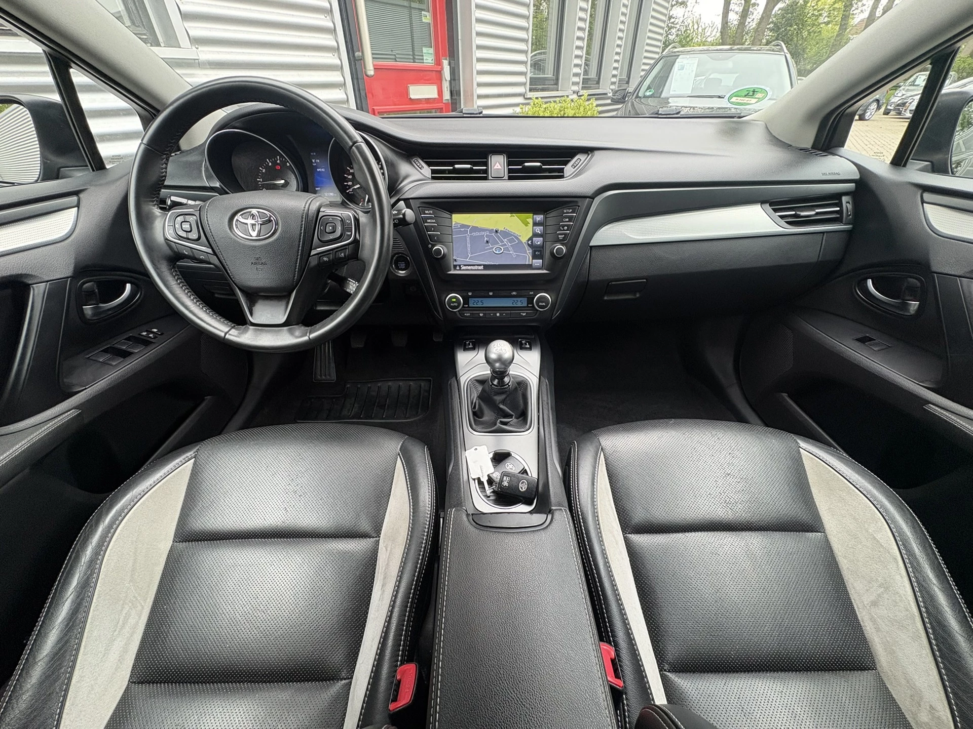 Hoofdafbeelding Toyota Avensis