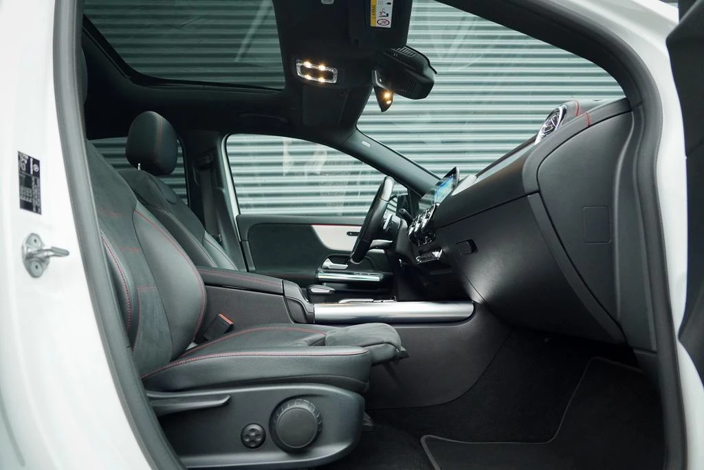 Hoofdafbeelding Mercedes-Benz EQA