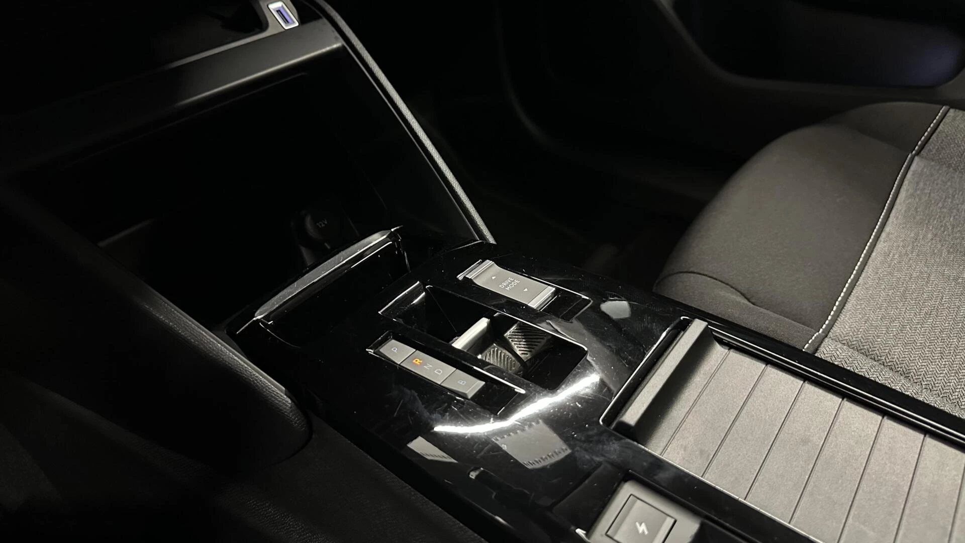 Hoofdafbeelding Citroën ë-C4 X