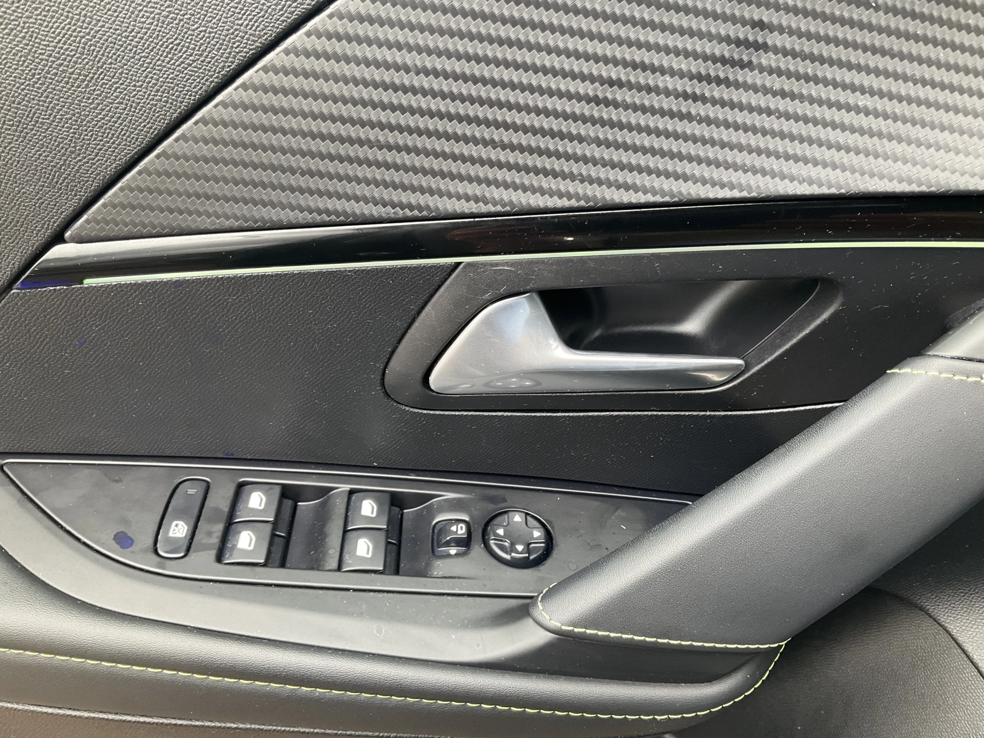 Hoofdafbeelding Peugeot e-208