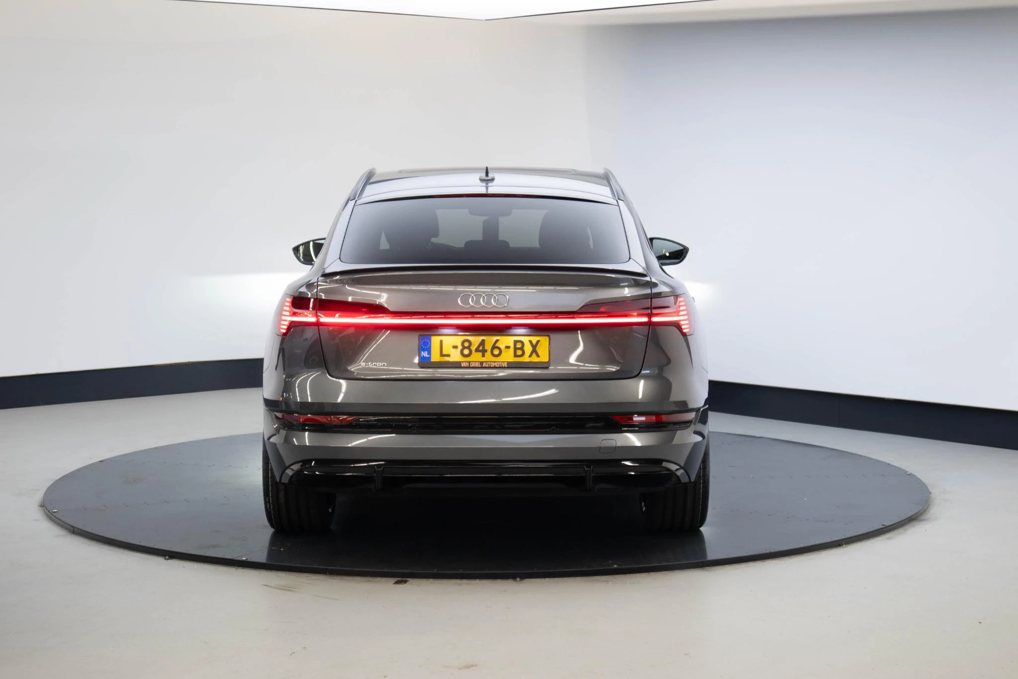 Hoofdafbeelding Audi e-tron