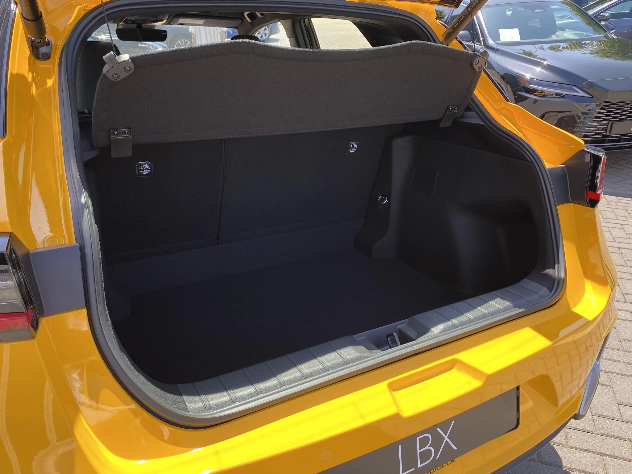 Hoofdafbeelding Lexus LBX