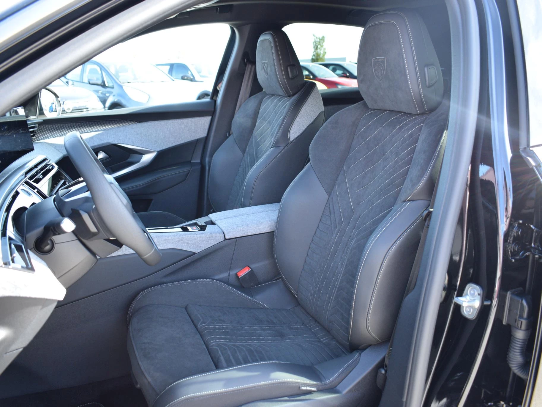 Hoofdafbeelding Peugeot e-3008