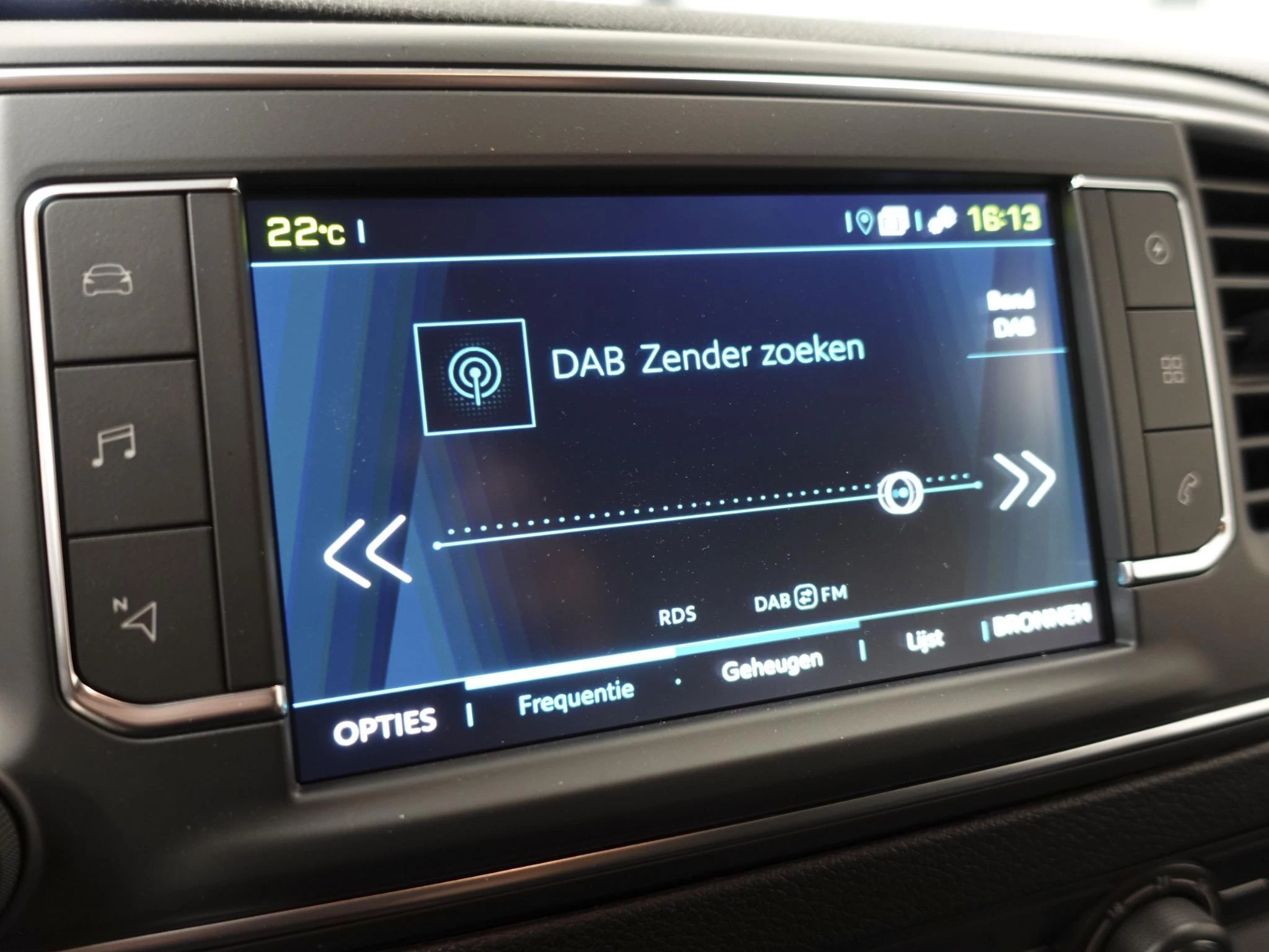 Hoofdafbeelding Peugeot e-Expert