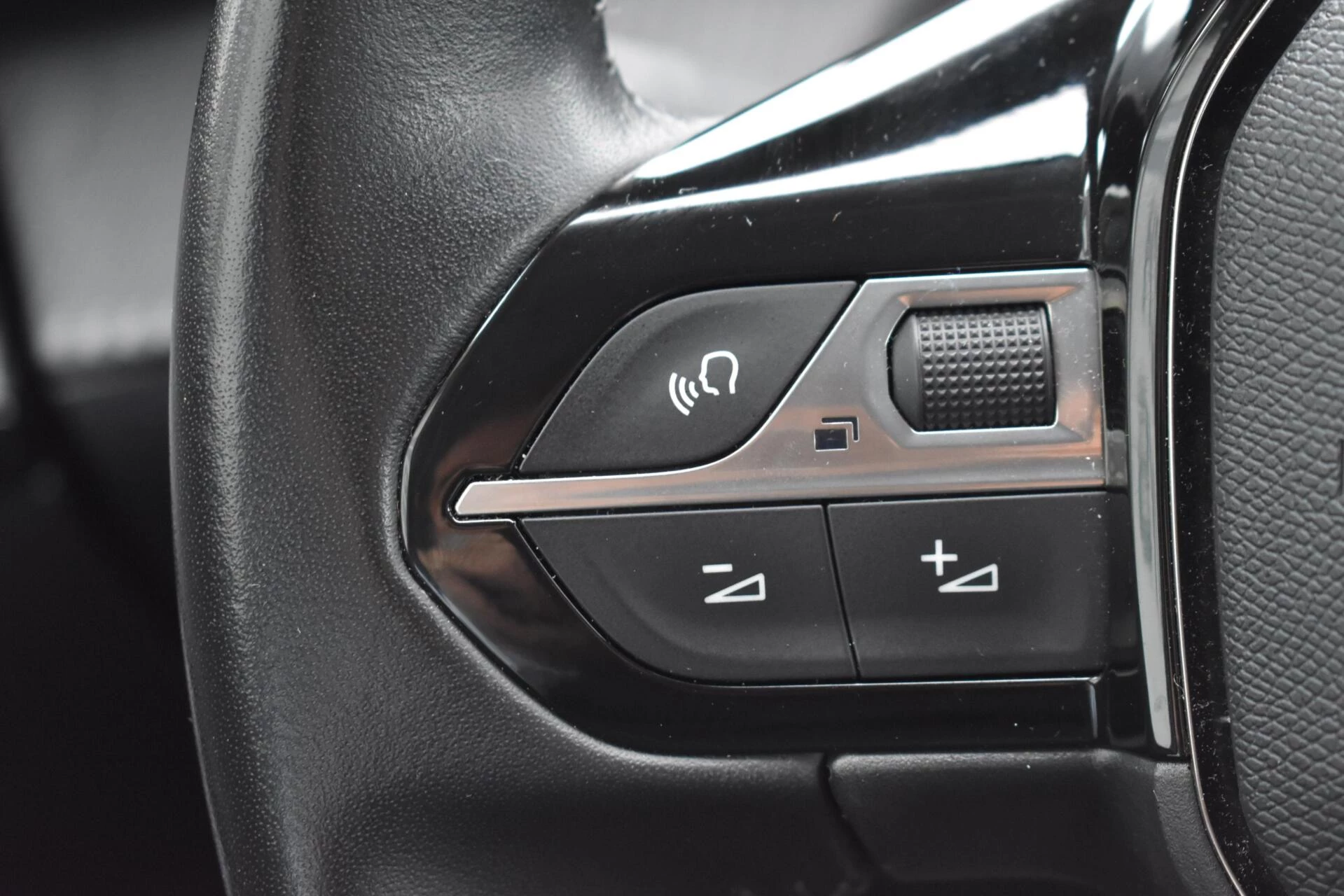Hoofdafbeelding Peugeot e-2008