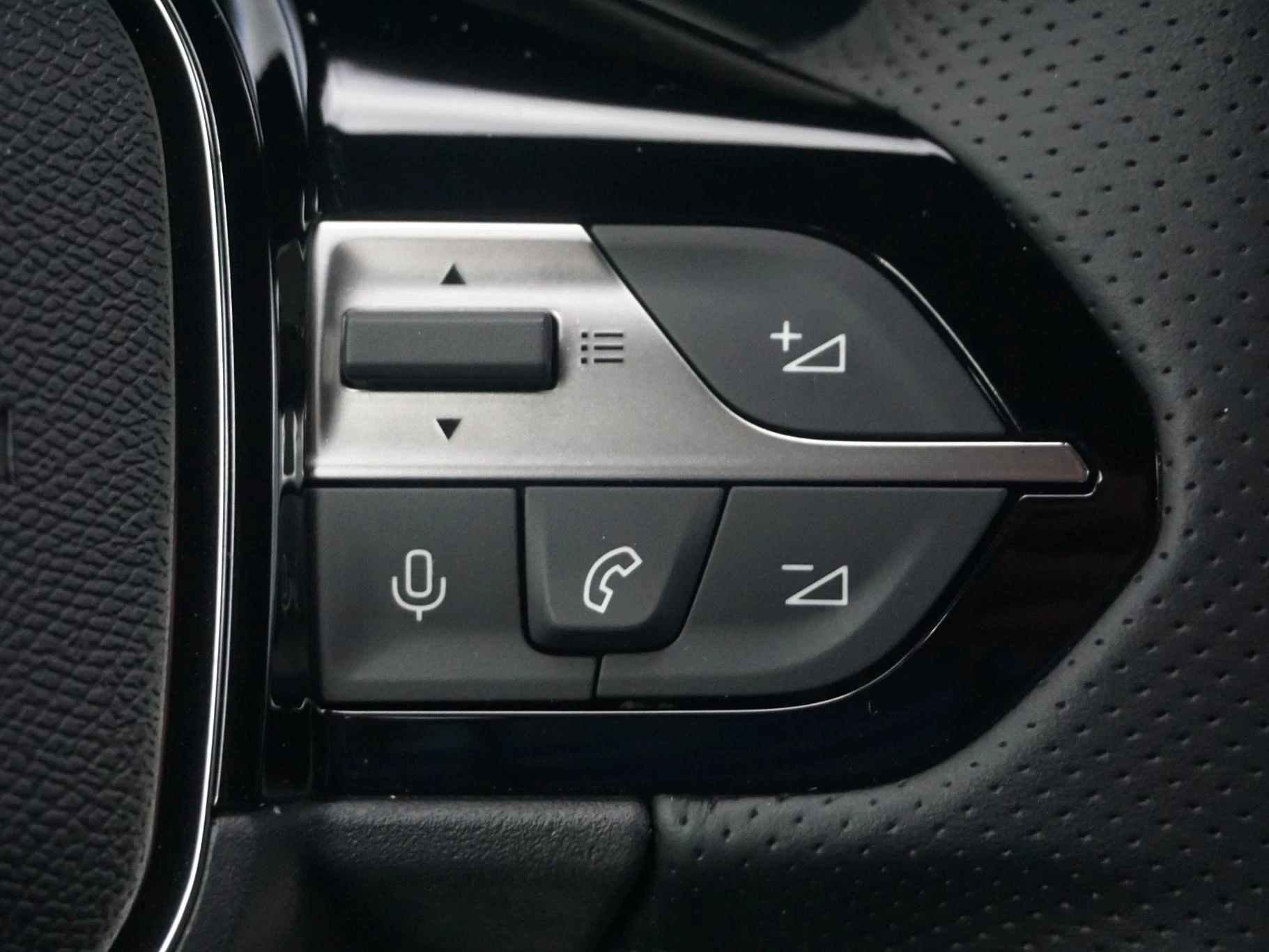 Hoofdafbeelding Peugeot e-308
