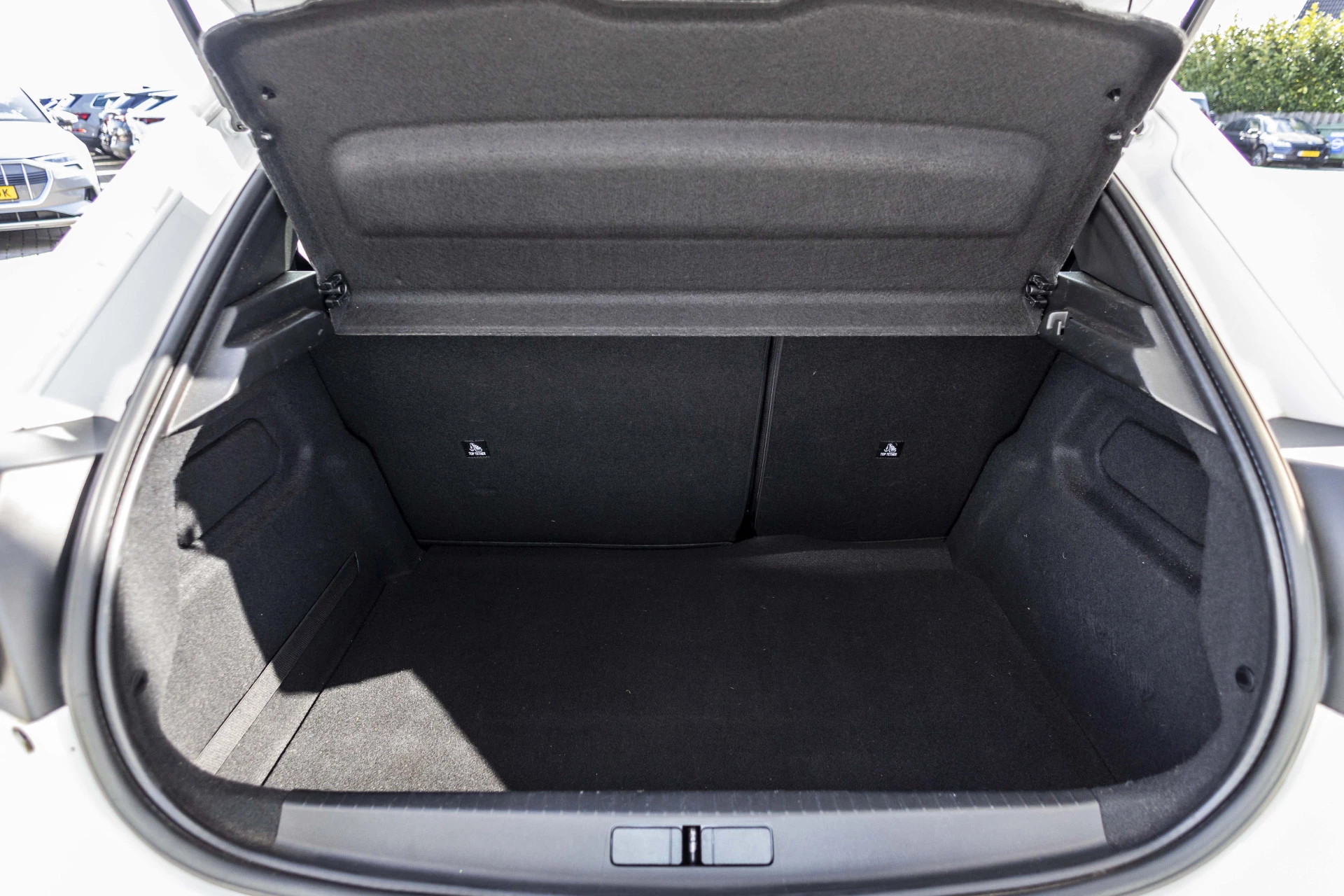 Hoofdafbeelding Peugeot e-208