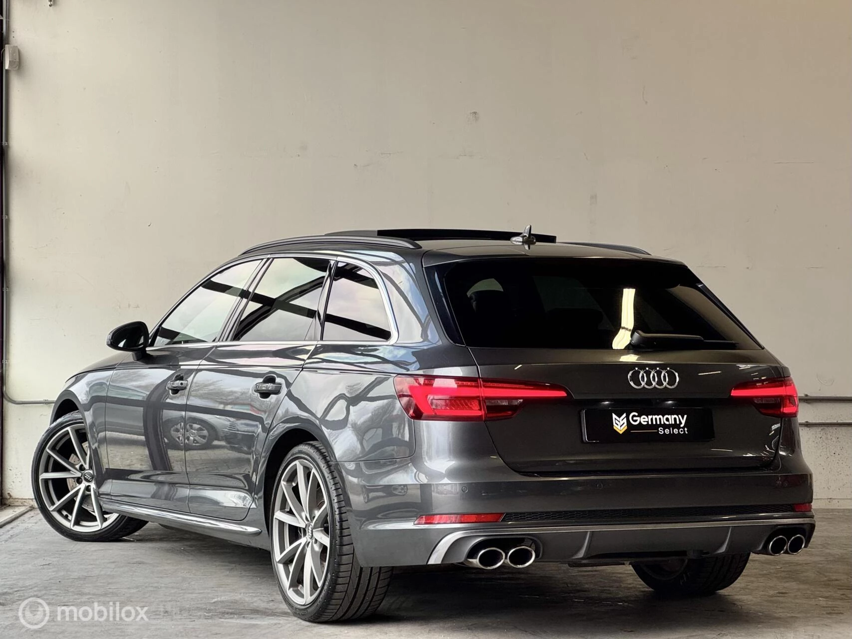 Hoofdafbeelding Audi S4