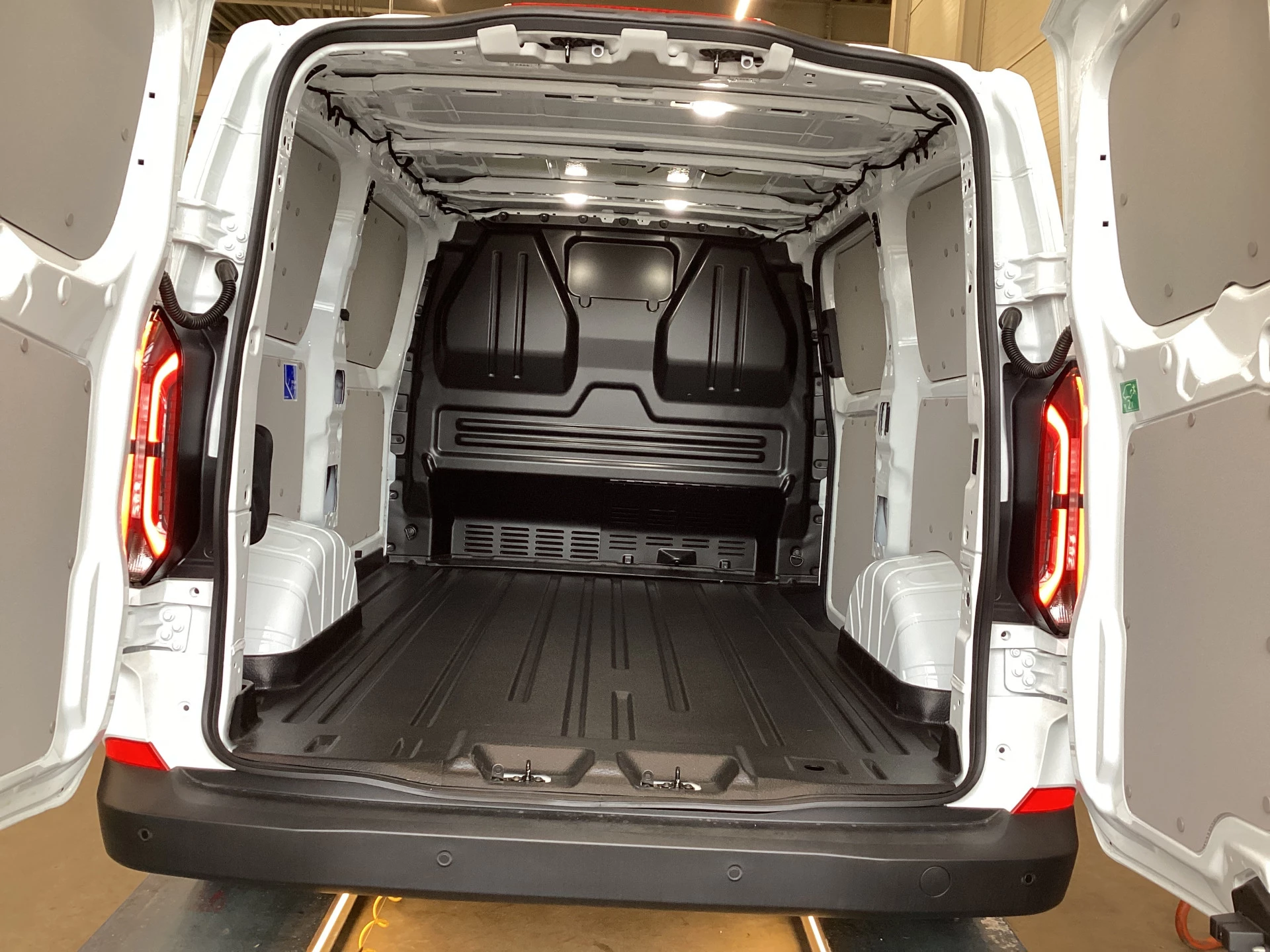 Hoofdafbeelding Ford E-Transit Custom