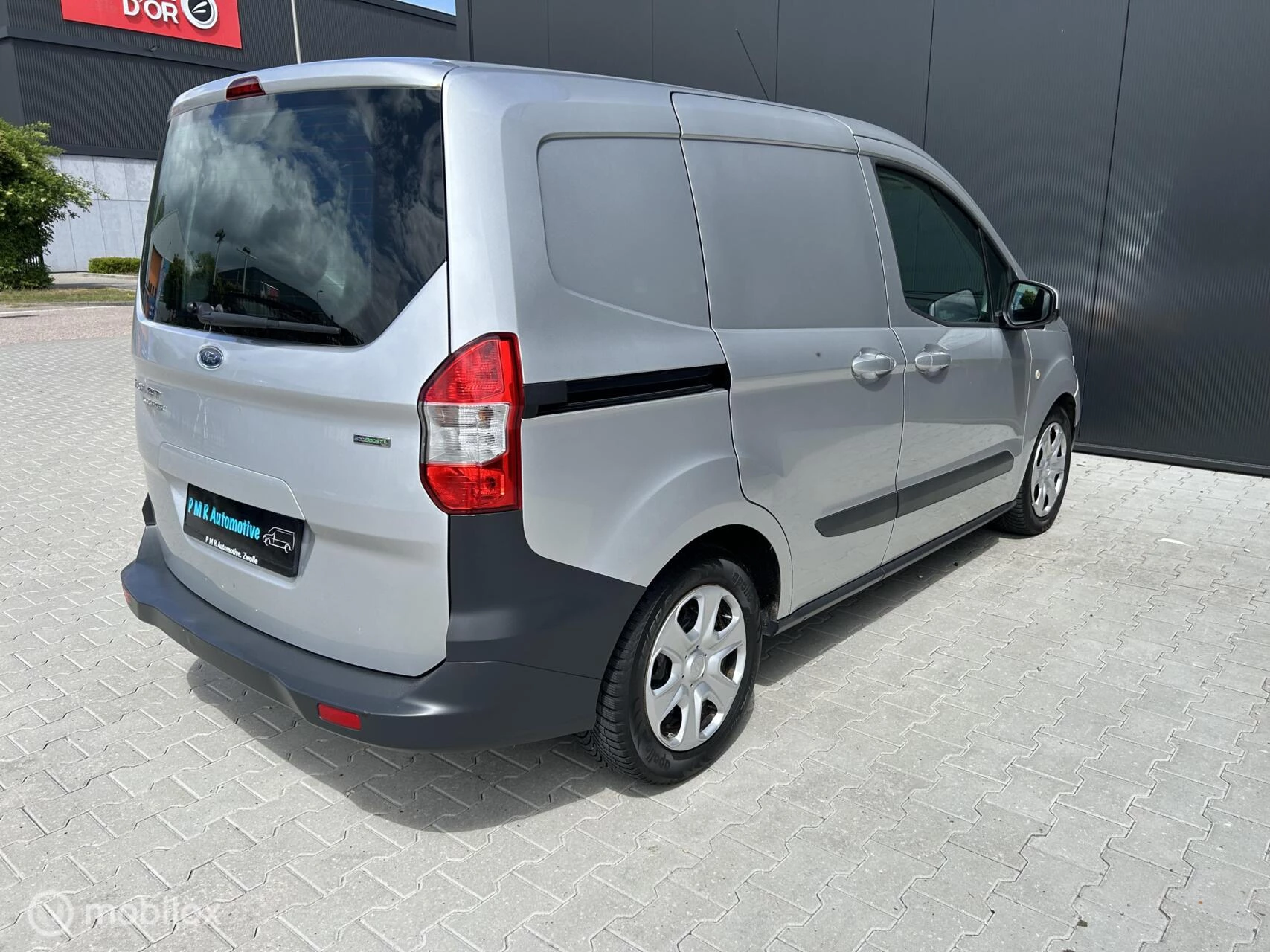 Hoofdafbeelding Ford Transit Courier