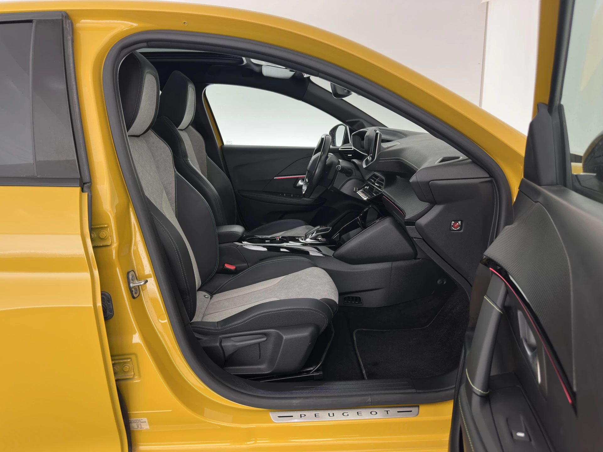 Hoofdafbeelding Peugeot e-208