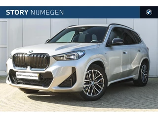 Hoofdafbeelding BMW iX1 BMW iX1 xDrive30 M Sport / Sportstoelen / Stoelverwarming / Achteruitrijcamera / Adaptieve LED / Parking Assistant / Driving Assistant