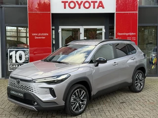 Hoofdafbeelding Toyota Corolla Cross Toyota Corolla Cross Hybrid 140 Dynamic NIEUW UIT VOORRAAD LEVERBAAR! NL-AUTO APPLE/ANDROID AUTO STOEL/STUUR VERWARMING BSM PRK SNSR