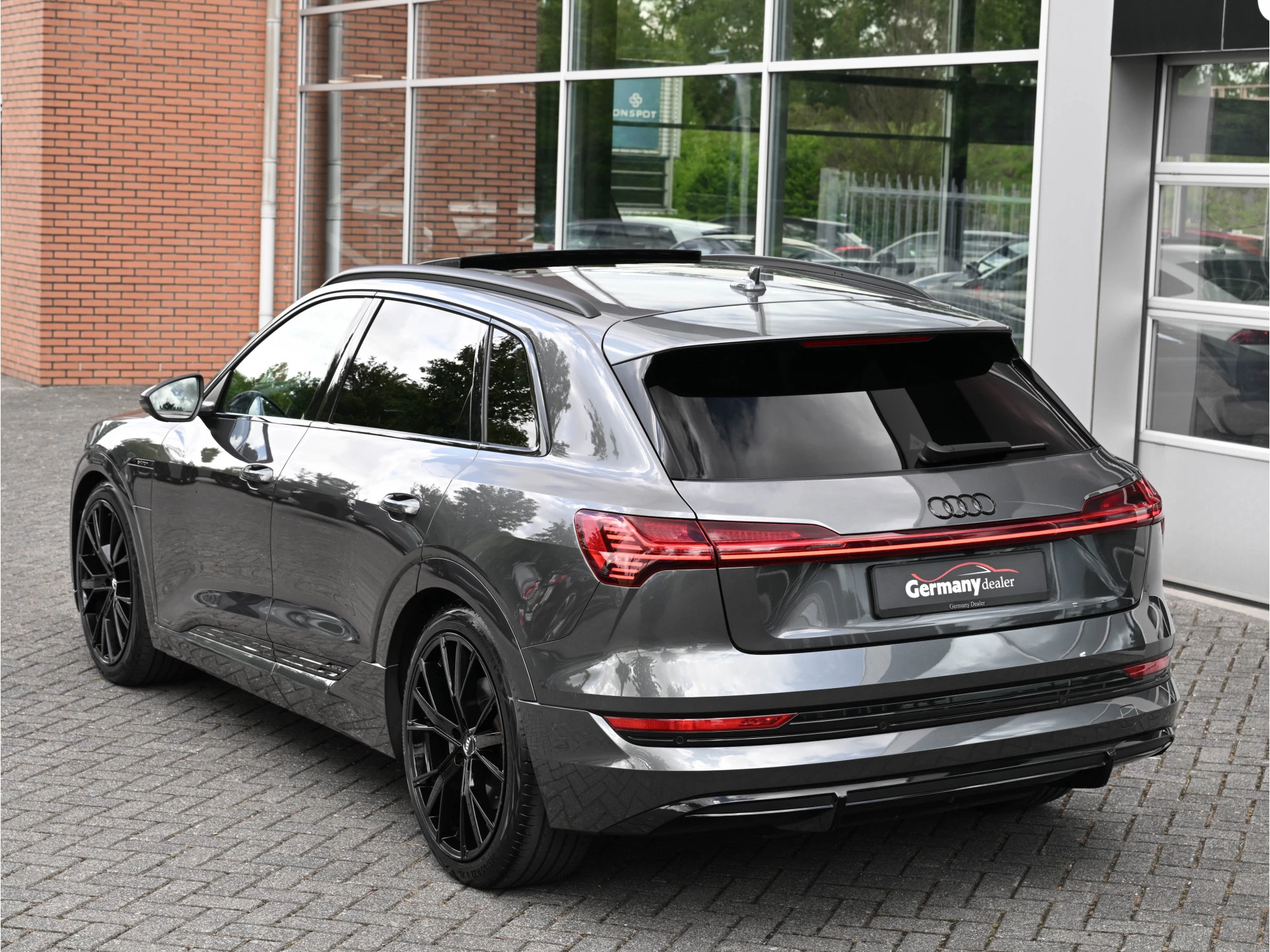 Hoofdafbeelding Audi e-tron