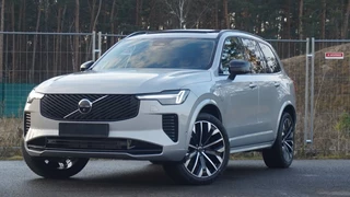 Hoofdafbeelding Volvo XC90 Volvo XC90 2.0 T8 Plug-in hybrid AWD Plus Dark ** FULL OPTIONS, LUCHTVERING, PANO, 21-inch LMV, H&K ** 1e EIG - UNFALLFREI ** ** INFORMEER OOK NAAR ONZE AANTREKKELIJKE FINANCIAL-LEASE TARIEVEN **