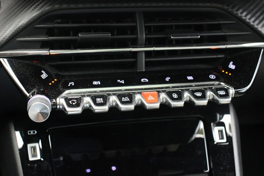 Hoofdafbeelding Peugeot e-2008