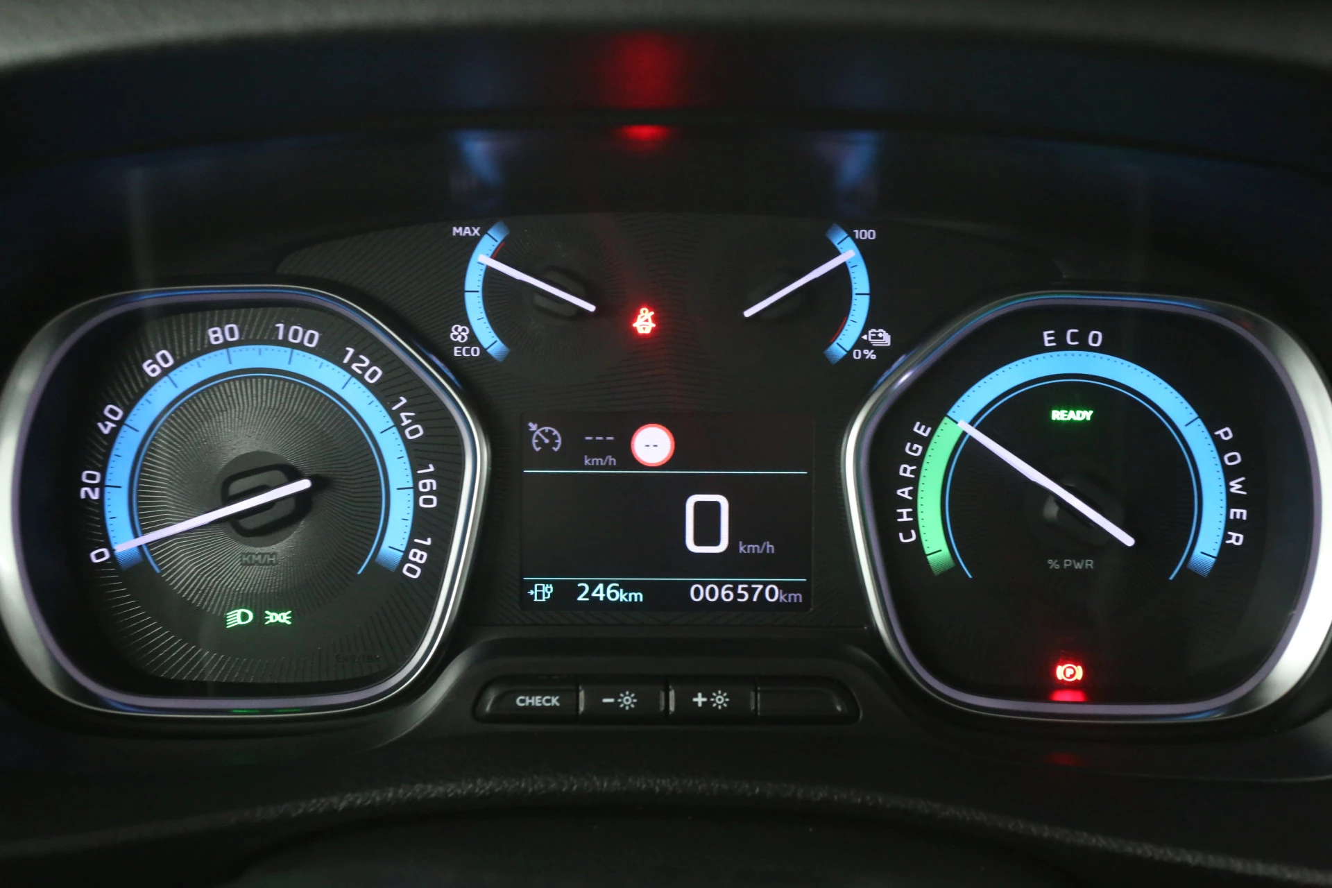 Hoofdafbeelding Peugeot e-Expert