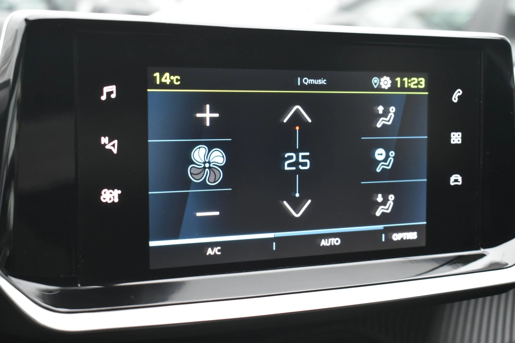 Hoofdafbeelding Peugeot e-2008