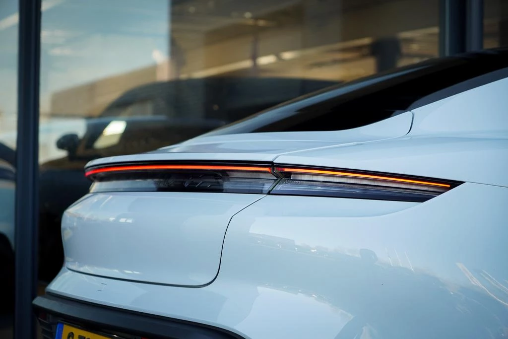 Hoofdafbeelding Porsche Taycan