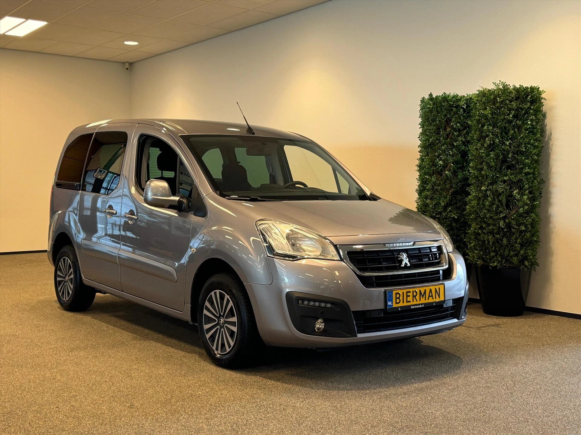 Hoofdafbeelding Peugeot Partner