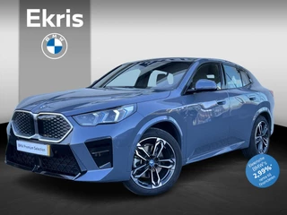 Hoofdafbeelding BMW iX2 BMW iX2 xDrive30 67 kWh | M-Sportpakket |  Iconic Glow nierengrille | Panoramadak | Driving Assistant Plus