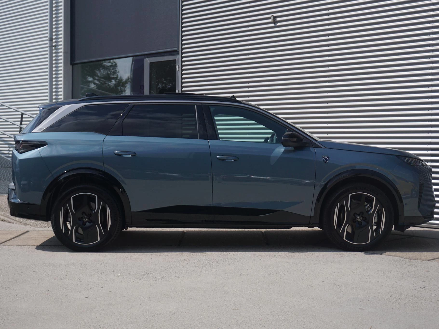 Hoofdafbeelding Peugeot e-5008