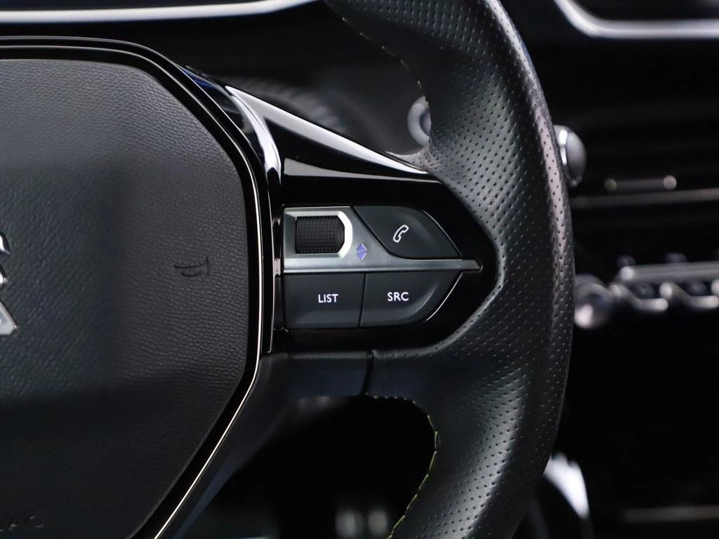 Hoofdafbeelding Peugeot e-2008